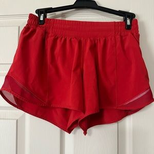 Lululemon Hotty Hots Low-Rise Lined 4" Shorts Sz 6 Long Dark Red Excellent!